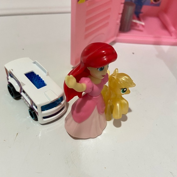 Lol (2)OMG 9” Doll with Pink locker - Picture 7 of 9